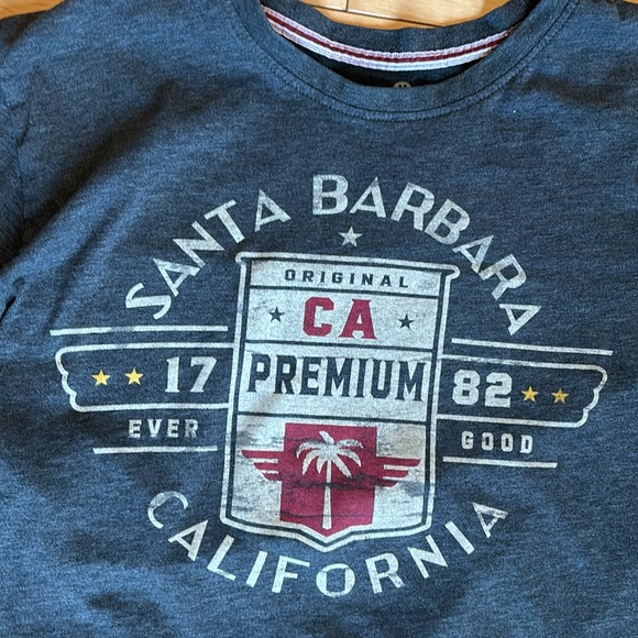 2/25 🕷️ Red Thread Santa Barbara California Short Sleeve Tee Unisex - Picture 2 of 5